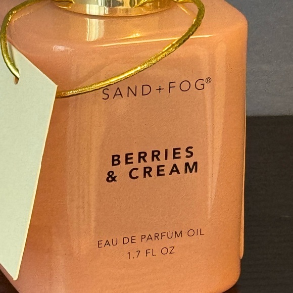 Sand+Fog Berries & Cream Perfume Oil 1.7 fl. Oz. - Picture 4 of 4